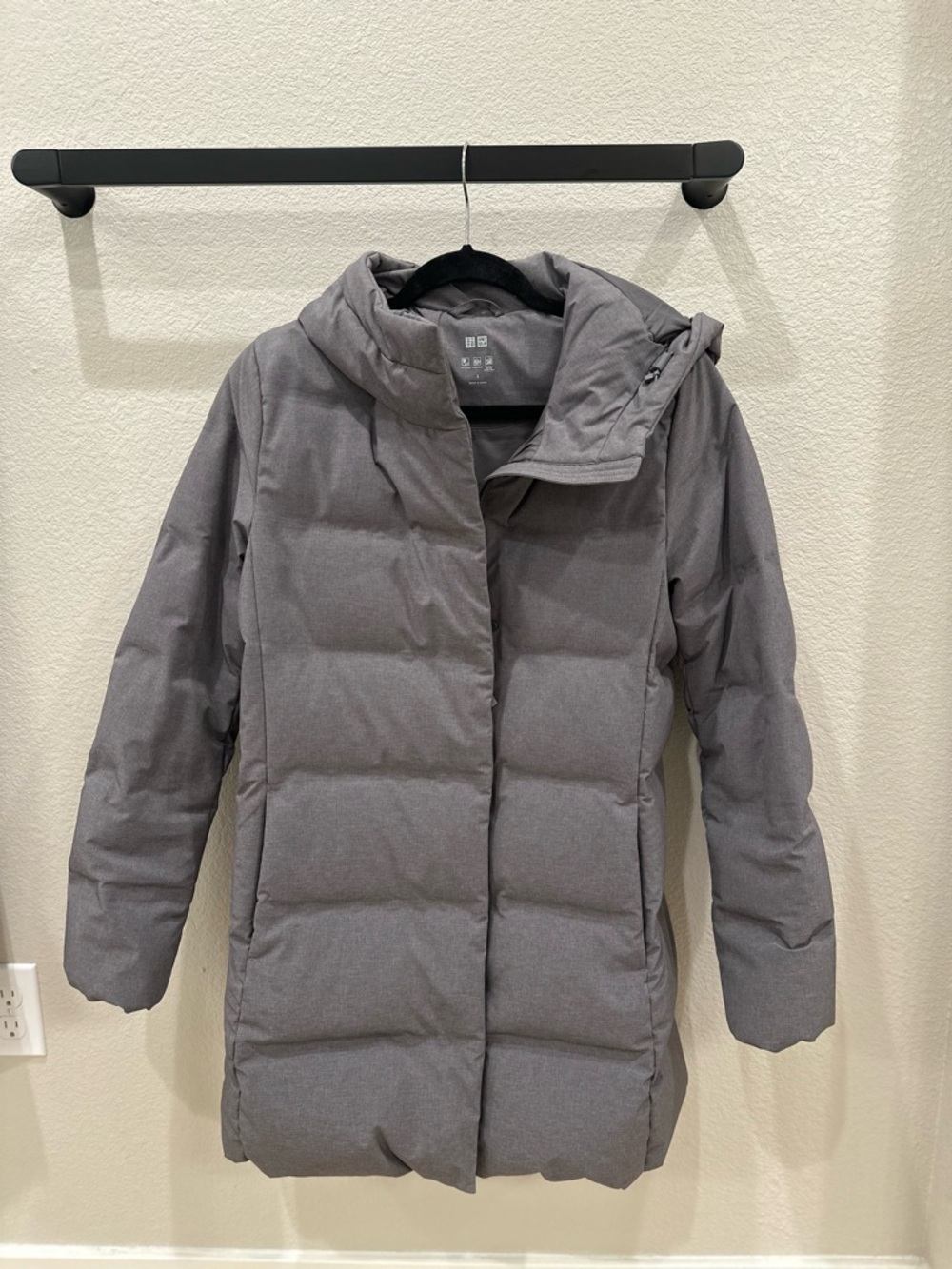 UNIQLO Women's Gray seamless Down Puffer Coat